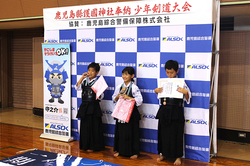 パネル前での記念撮影