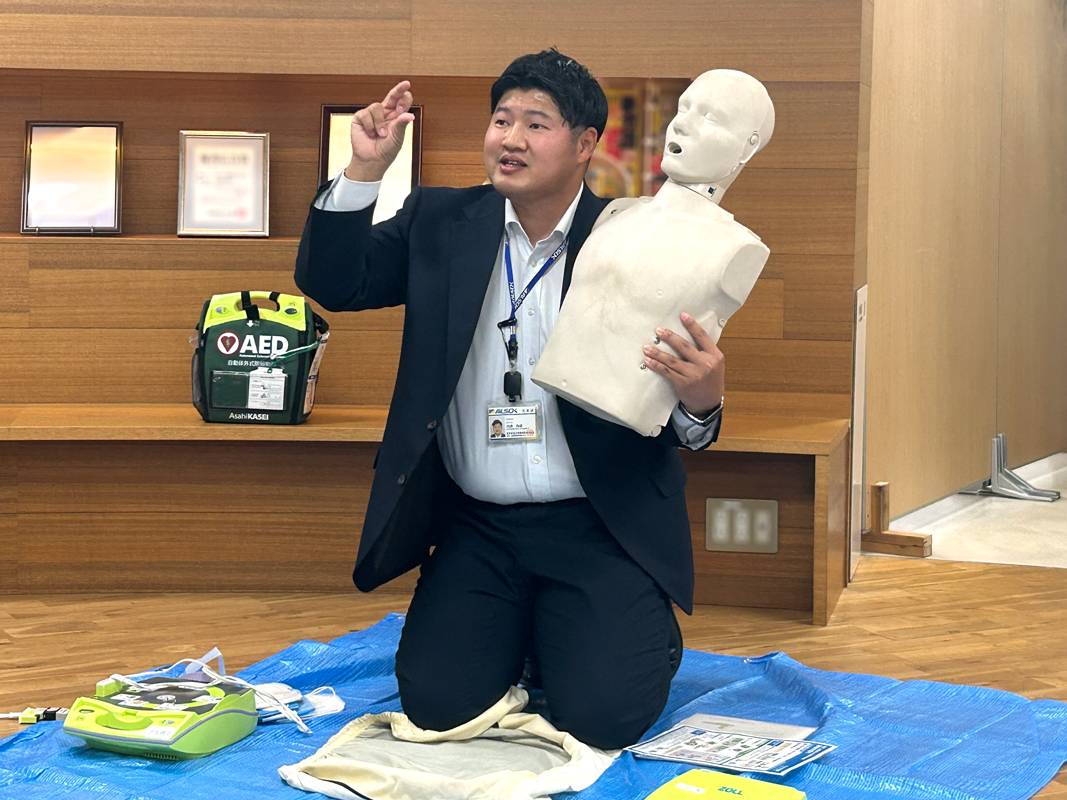 弊社スタッフによるAED講習会の様子